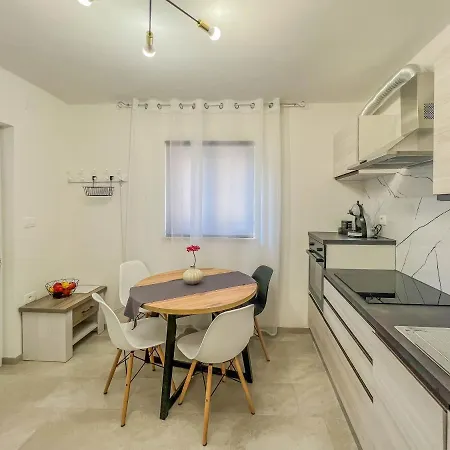 Studio Noemi * Novigrad Istria