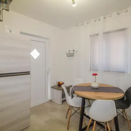 Studio Noemi Апартаменты Новиград